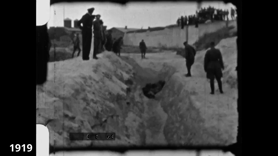 Screenshot from the Wiener Film mass execution in Liepaja 1942 fc 1919 - Jews are being shot close range in a sand pit